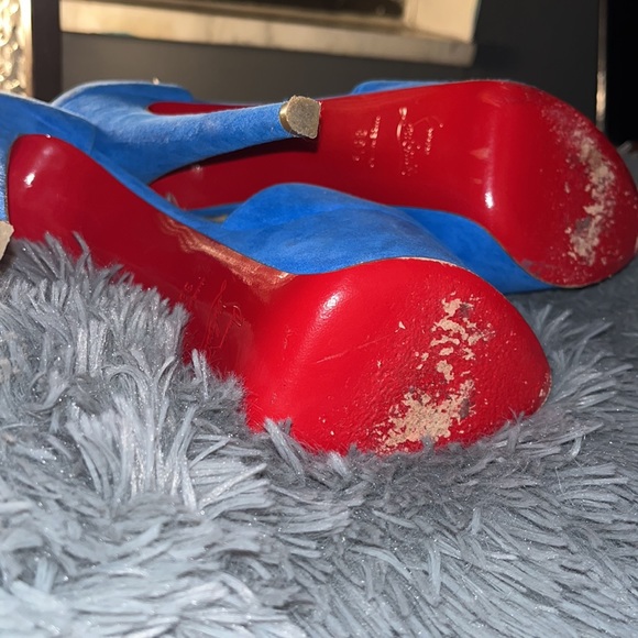 Christian Louboutin - Picture 6 of 9